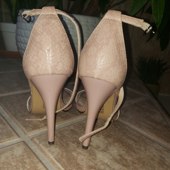 Michael Antonio Jaxine Rep Sandal - Picture 6 of 6